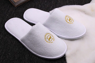 5 TIPS TO REMEMBER WHEN BUYING HOTEL SLIPPERS